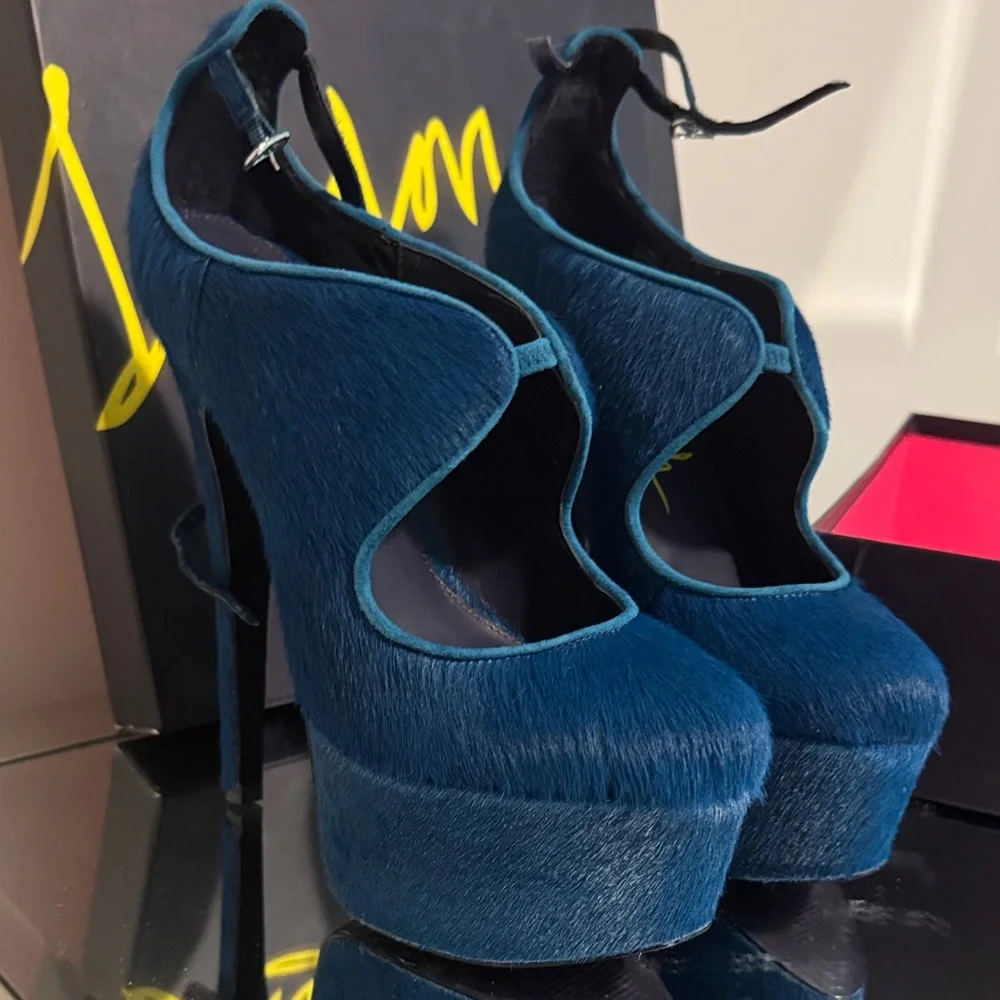 London Trash Blue Platform Heel Pumps